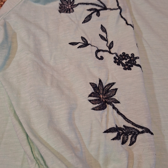 St. John's Bay Mint Green Top With  Navy Floral 3/4 Length Puff Sleeves - Picture 13 of 13